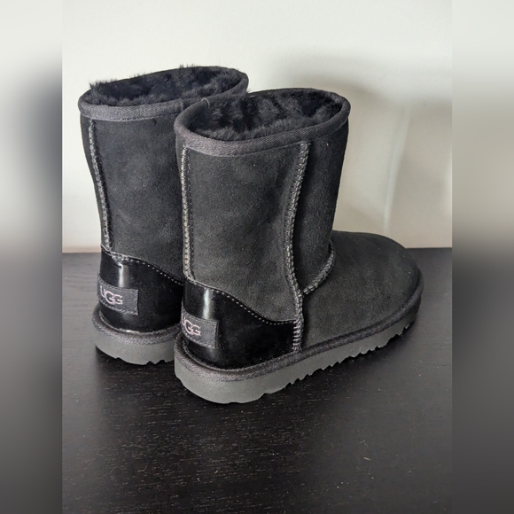 Ugg Classic Boot size 1 - Picture 2 of 8